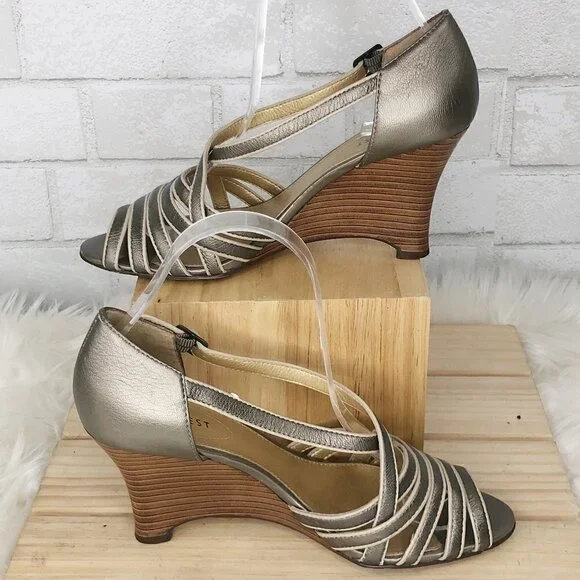 Nine West Yams Silver Metallic Stacked Wedge Open Toe Leather Sandal Size 7M‎ - Picture 5 of 5